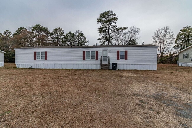 Photo - 3 Bedroom, 2 Bathroom mobile home in Pikeville *Trash pick-up included*