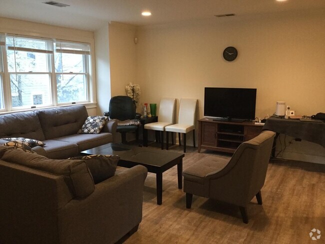 Building Photo - 551 Westchester Ave Rental