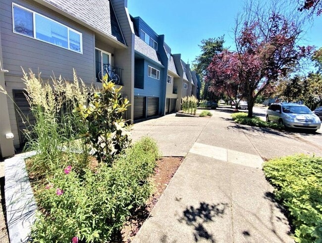 Photo - 3041 SE 20th Ave Unit 3041