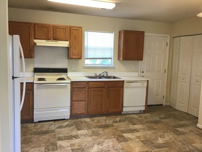 Photo - 3 Bedroom in Glenn Eagle Subdivision!