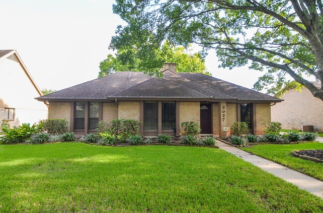 Photo - 3027 Colonial Dr