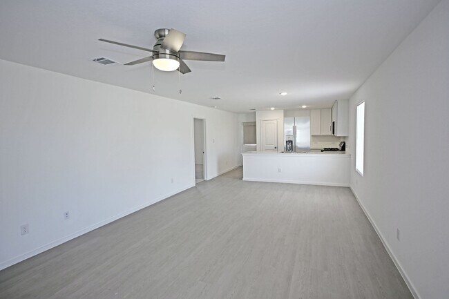 Photo - 729 Meadow Dr
