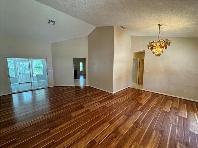 Photo - 302 Bluff Pass Dr