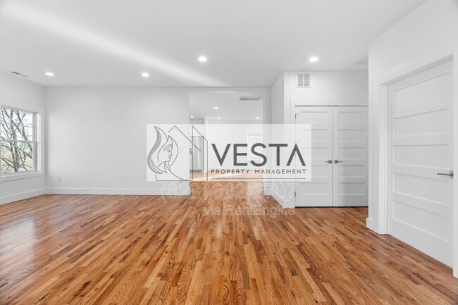 Photo - 510 Deaverview Rd