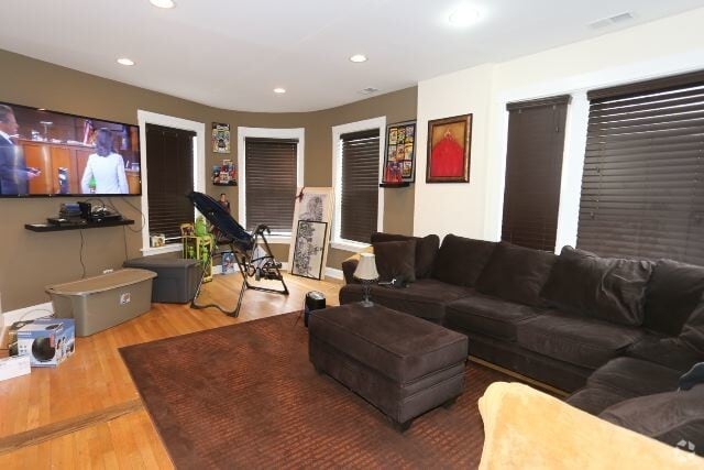 Building Photo - 2506 W Argyle St Unit 2 Rental