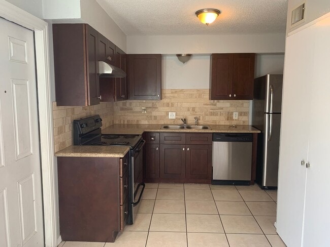Photo - 1920 W Sanford St Unit A