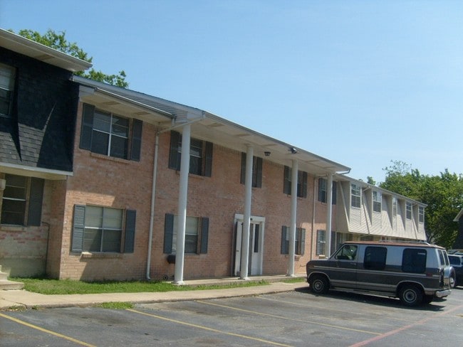 Glenbrook Apartment Homes - Glenbrook Apartment Homes