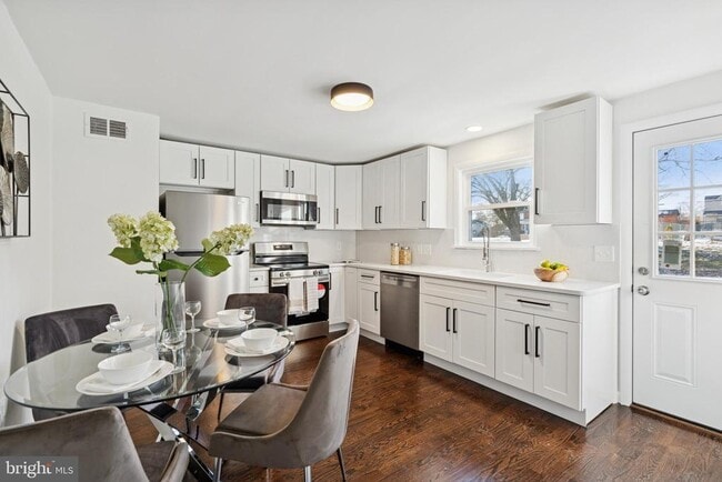 Photo - 303 Lemon St