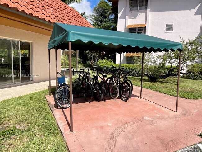 Photo - 9456 SW 77th Ave Unidad T4