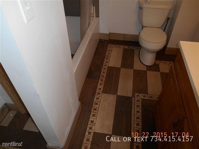 Photo - 707 S Division St