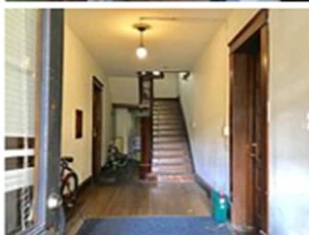 Entry to Apartments - 816 S Boots St