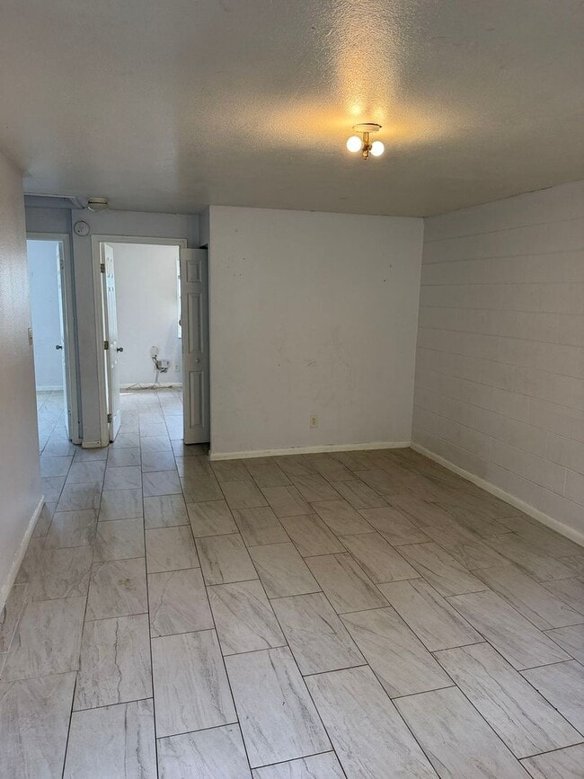 Photo - 8105 N Klondyke St Unit B