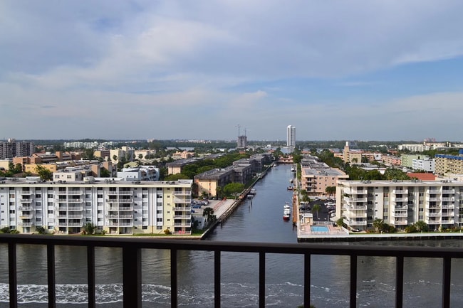 Photo - 290 174th St St Unit 1207