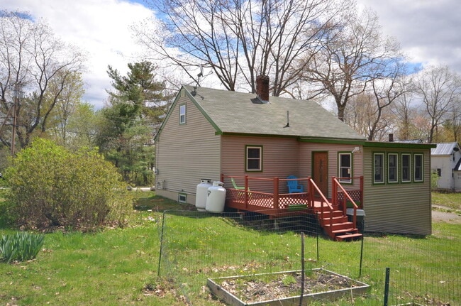 Building Photo - 731 College Ave Rental
