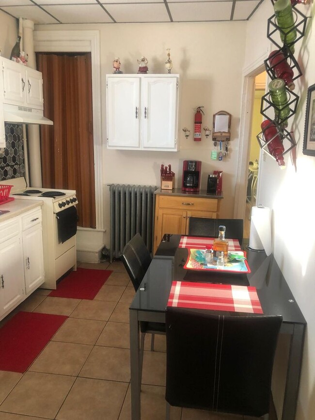 Photo - 924 Perry St Apartment Unit 8910d41d-0e4e-11eb-9ba0-024e14449321
