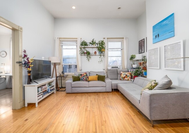 Building Photo - 225 Pine St Unit 3