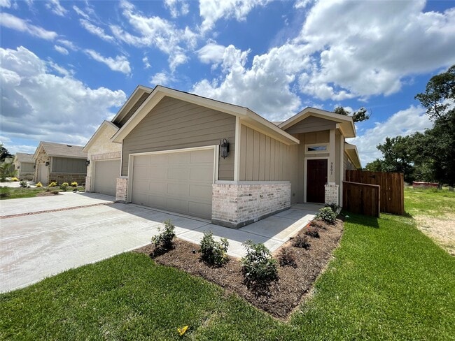 Photo - 9801 Grosbeak Ln