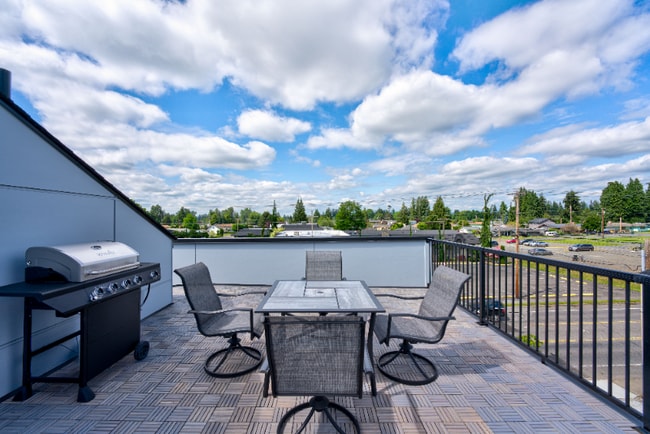 Photo - 4716 Grove St