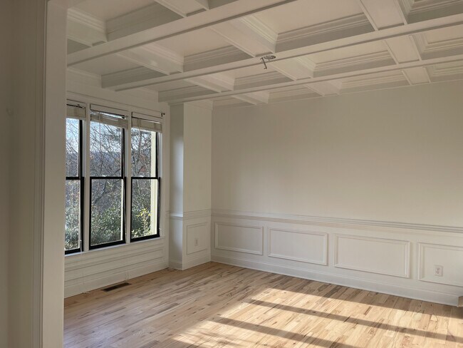 Photo - Room in House on Hillside Dr