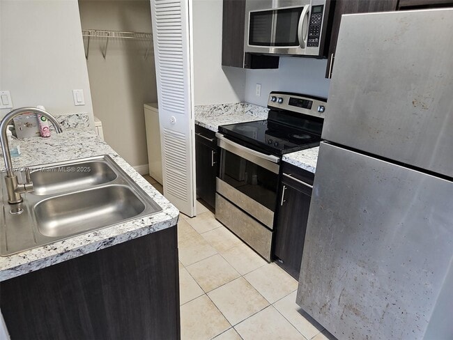 Building Photo - 1249 SW 46th Ave Unit 1411 Rental