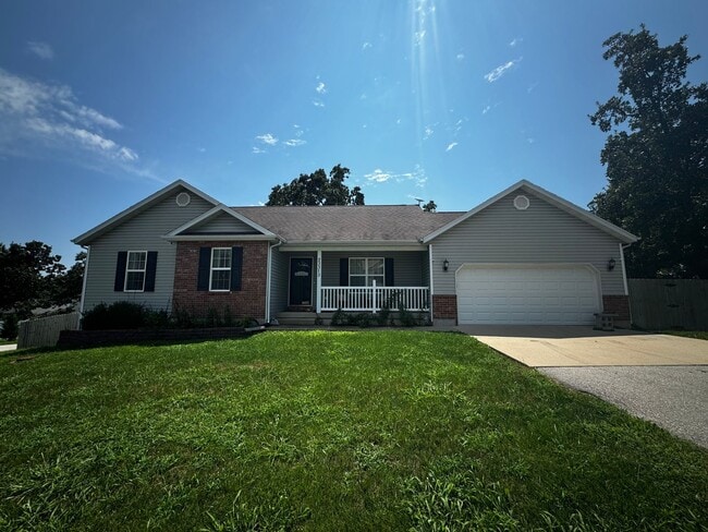 Charming 3-Bedroom, 3-Bathroom Home with V... - Charming 3-Bedroom, 3-Bathroom Home with V...