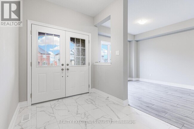 Photo - 15 Venture Way