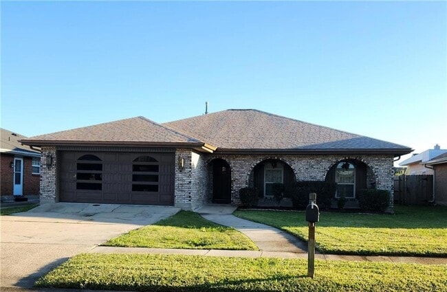 Building Photo - 2213 Stall Dr