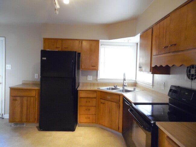 Photo - 662 Cardinal Ln