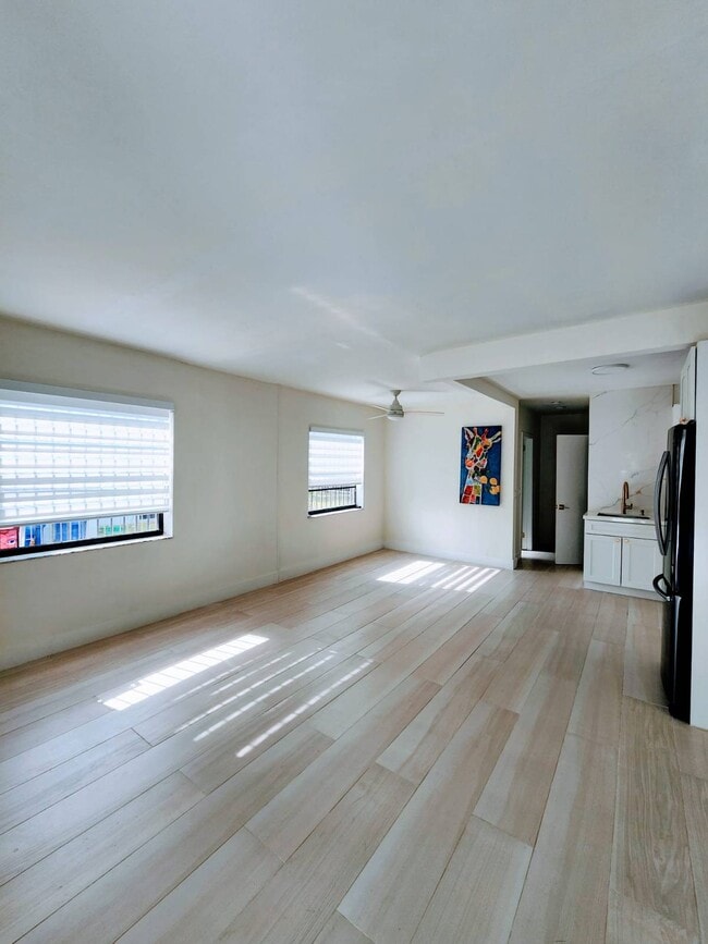 Building Photo - 3219 SW 25th Ter