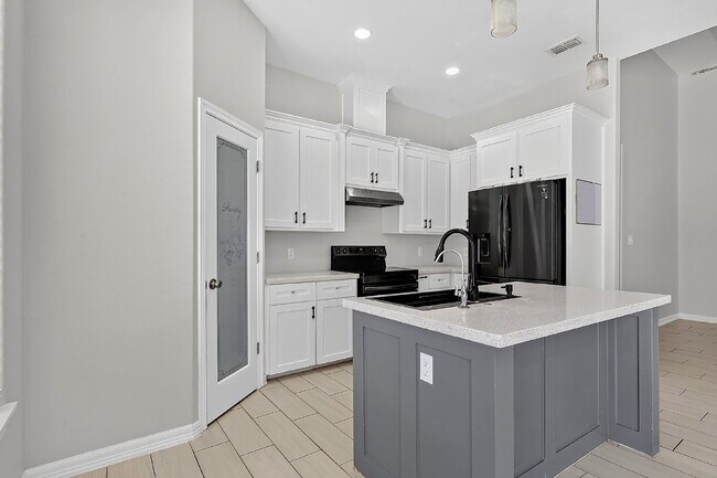 Photo - 140 Spanish Oak Dr