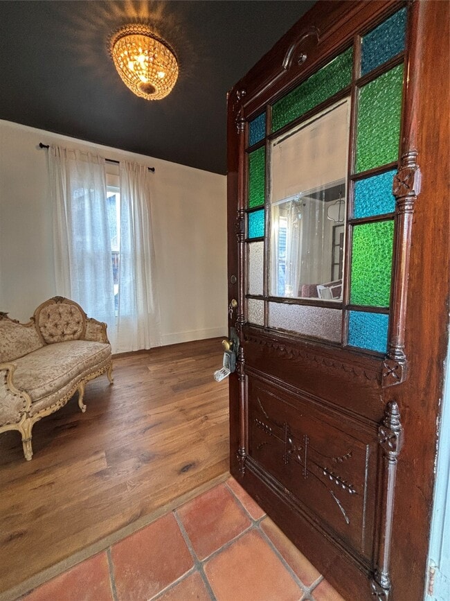 Building Photo - 613 14th St