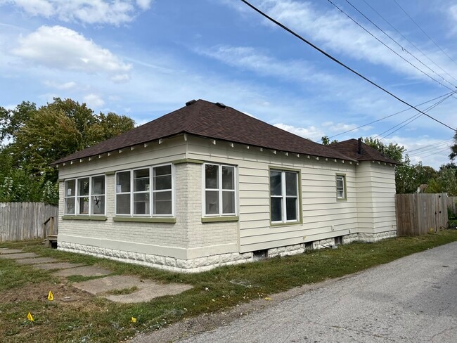 Building Photo - 1615 N 14th St