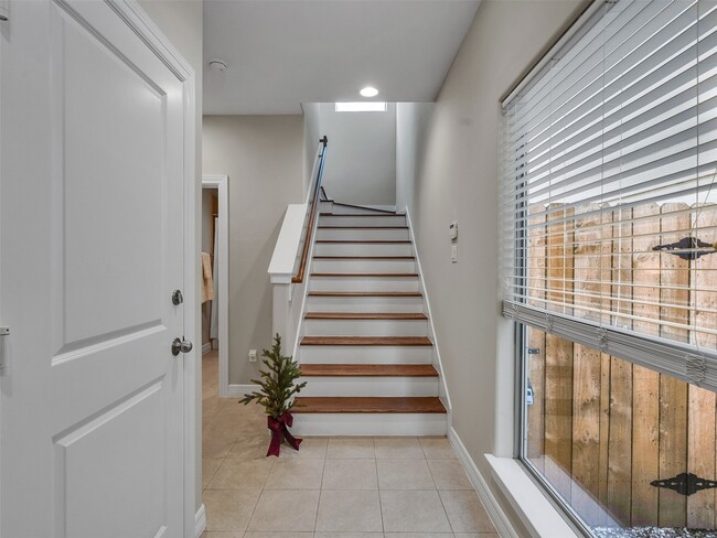 Photo - 3802 Center St