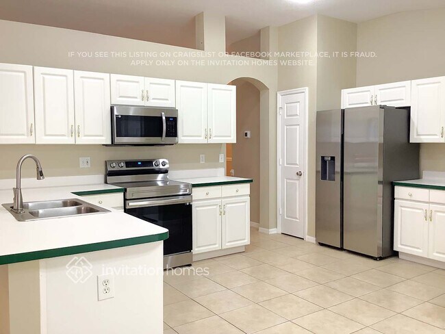 Photo - 704 Tuscanny St