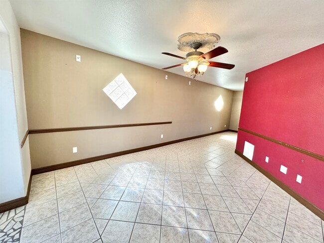 Photo - 210 Leon Ave