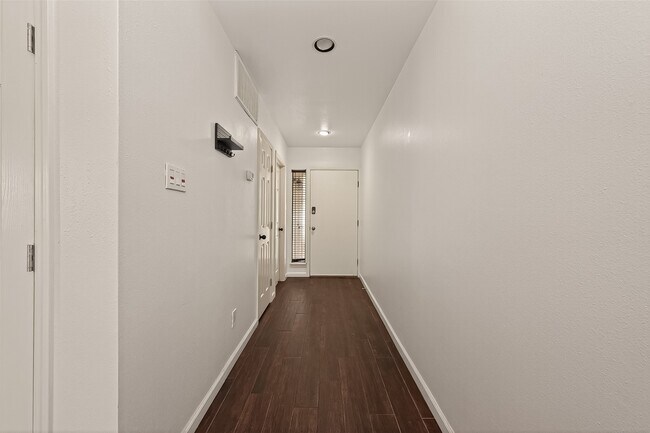 Photo - 180 April Point Dr S