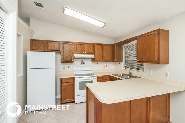 1325 Helvenston St NW
