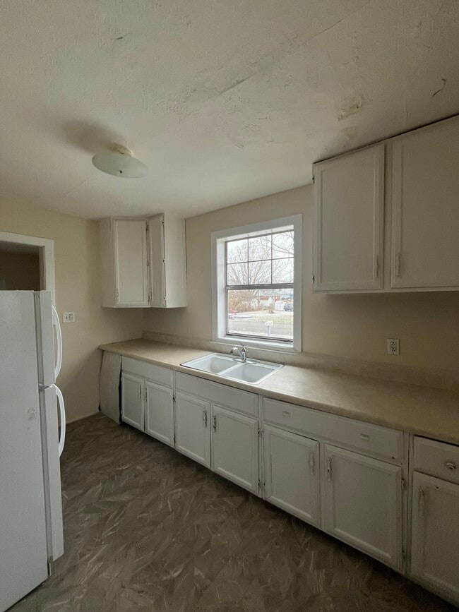 Photo - 579 N 30th St