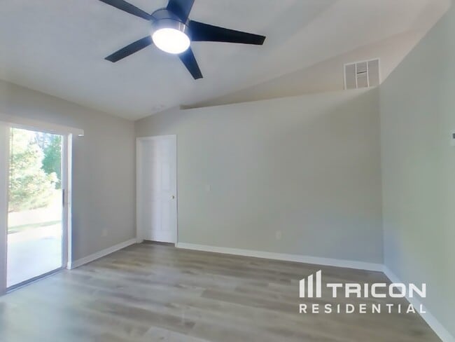 Photo - 16 Rymsen Ln