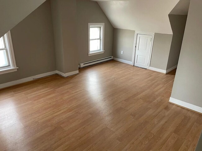 Photo - 1108 E 3rd St