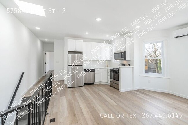 Building Photo - 5758 Spruce St Unit 2
