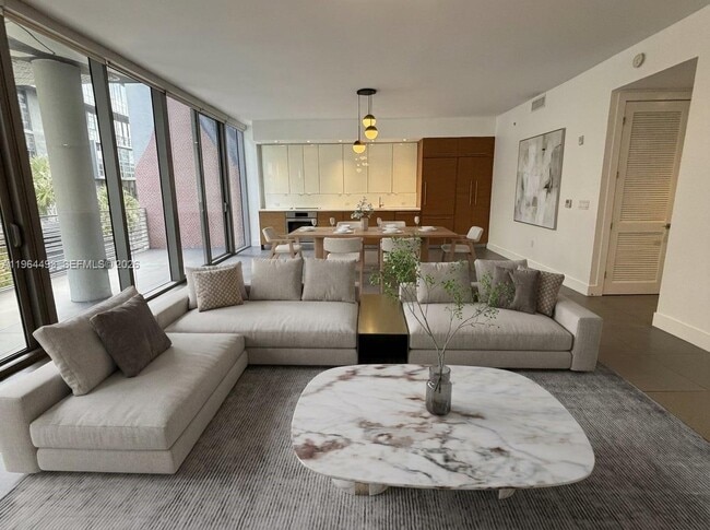 Building Photo - 250 NW 24th St Unit 3C