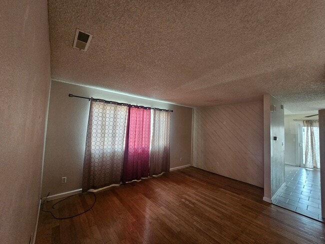 Photo - 1932 11th St Unidad 1932 A