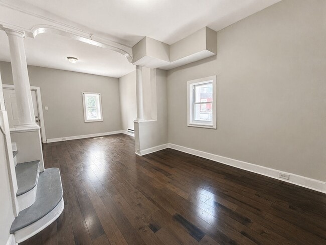Photo - 925 W Seltzer St