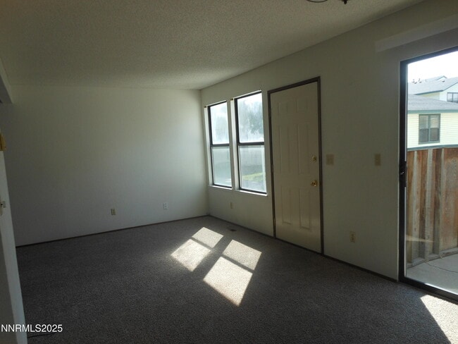 Photo - 364 W D St