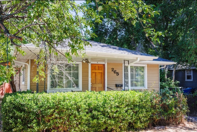 Building Photo - Updated Salt Lake Bungalow Style Home