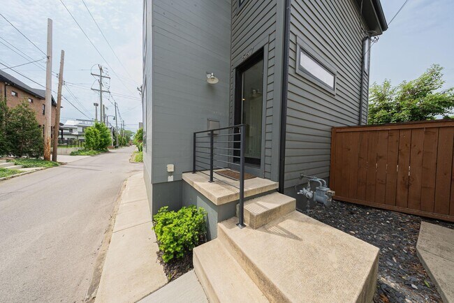 Photo - 567 Lathrop St
