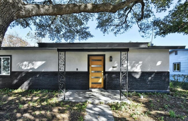 Photo - 826 Chevy Chase Dr