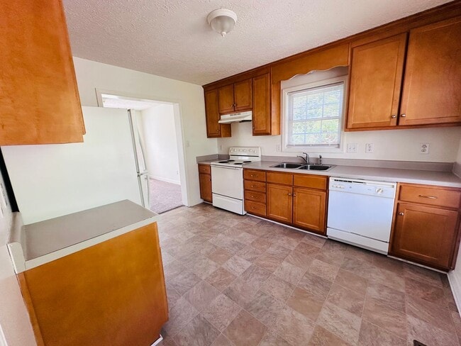 Photo - 3 Bedroom 2 Bath Duplex House