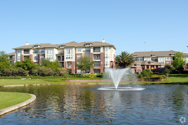 Building Photo - Lakeside